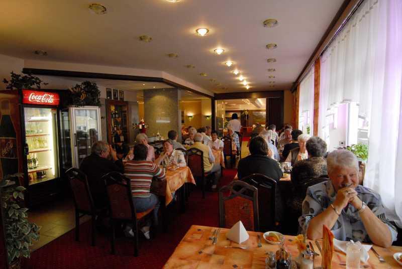 Hotel Prom Svoboda nad Úpou エクステリア 写真