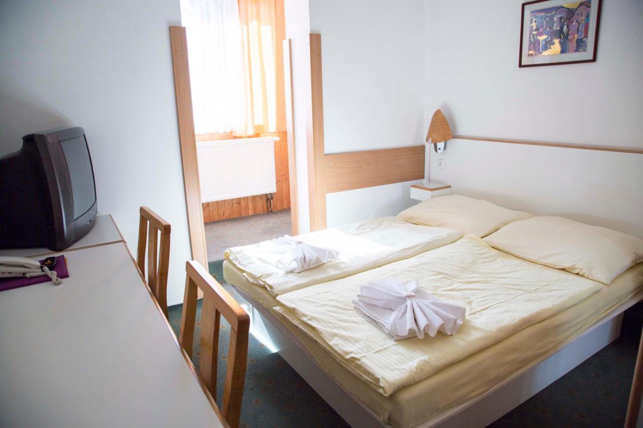 Hotel Prom Svoboda nad Úpou エクステリア 写真