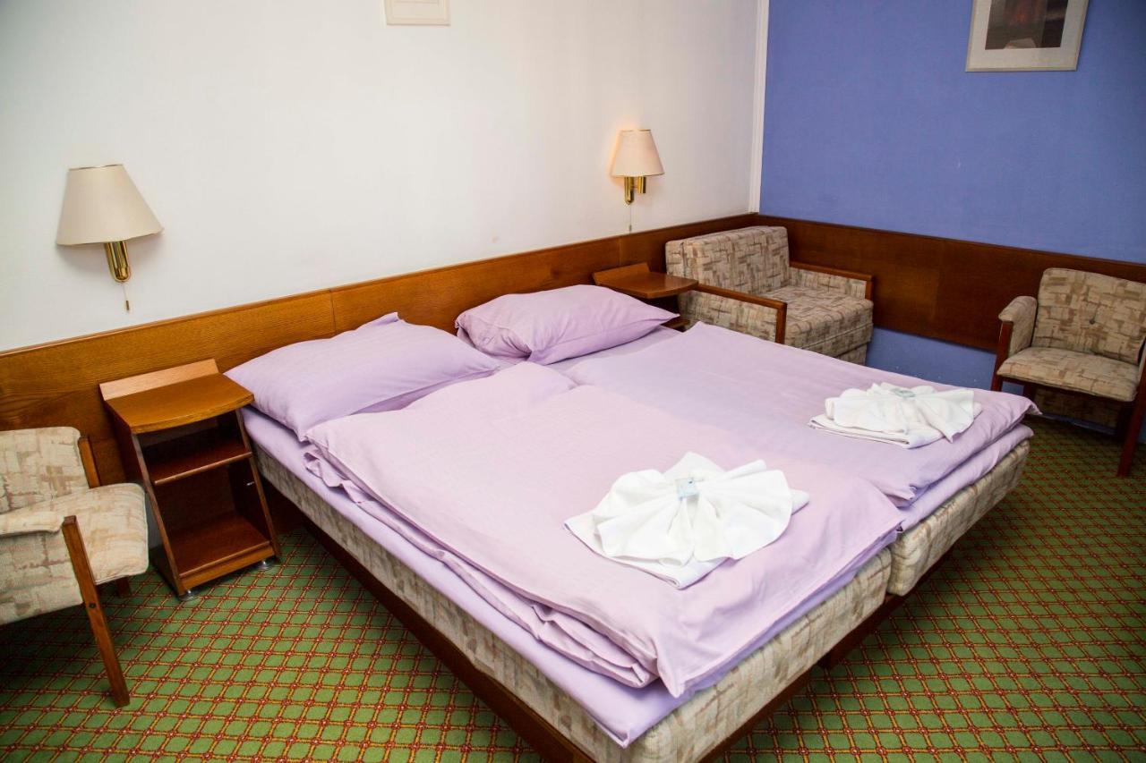 Hotel Prom Svoboda nad Úpou エクステリア 写真