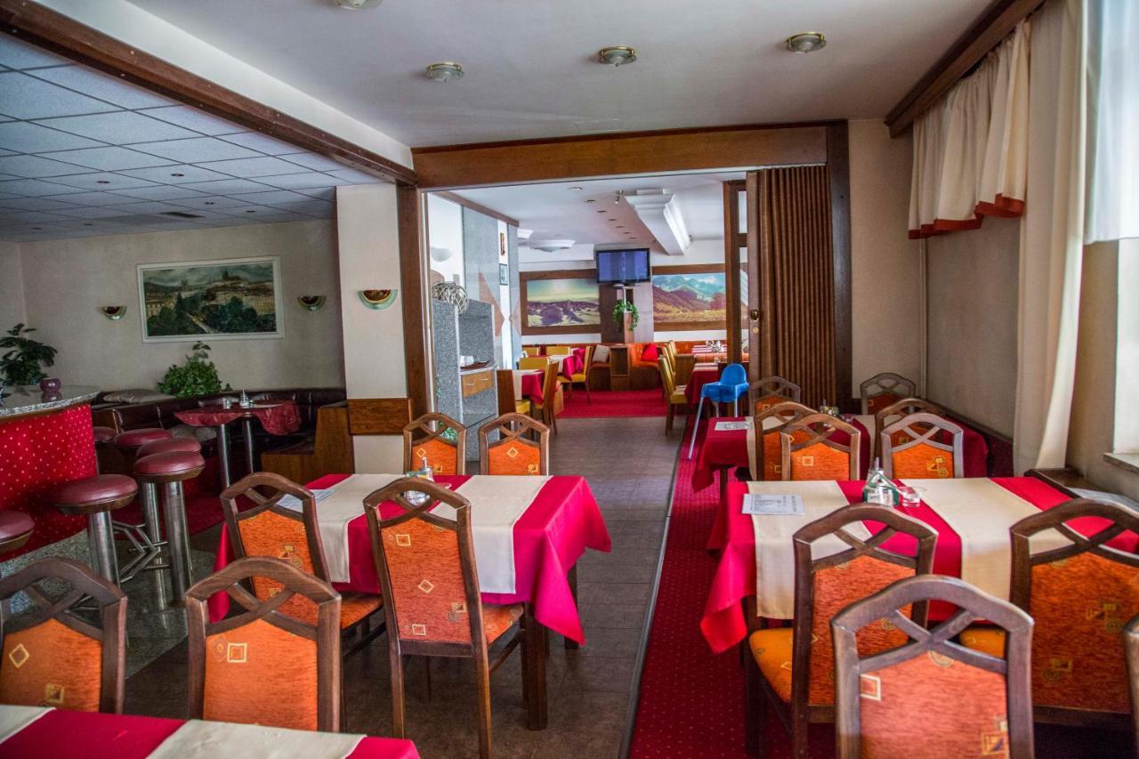 Hotel Prom Svoboda nad Úpou エクステリア 写真